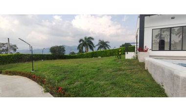 Casa campestre de 2000 M2 en La Mesa Cund, agradable vista