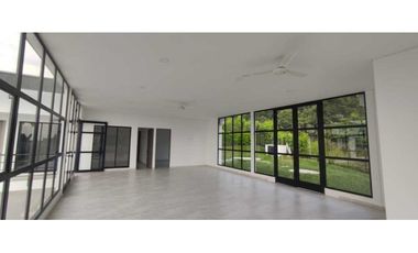 Casa campestre de 2000 M2 en La Mesa Cund, agradable vista