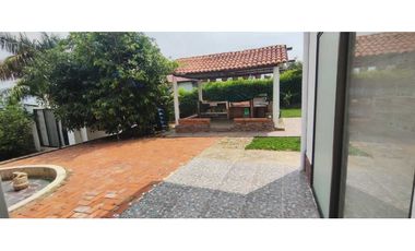 Venta de casa campestre de 715 M2 en La Mesa Cund, COL.