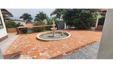 Venta de casa campestre de 715 M2 en La Mesa Cund, COL.