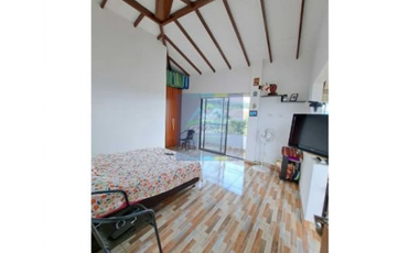 Venta de casa campestre de 715 M2 en La Mesa Cund, COL.