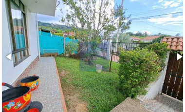 Venta de casa campestre de 715 M2 en La Mesa Cund, COL.