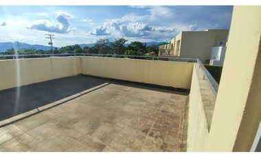 Hermosa casa urbana de 171 M2 en 400 mill en La Mesa Cund zona campes