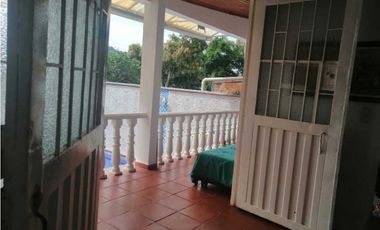 En venta casa semi urbana de 280 M2 en 355 mill con piscina