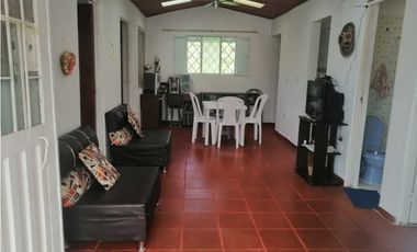 En venta casa semi urbana de 280 M2 en 355 mill con piscina