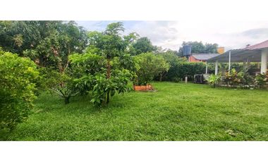 Casalote de 1000 M2 en 650 mill en La Mesa Cund, a 10 min del pueblo.