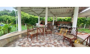 Casalote de 1000 M2 en 650 mill en La Mesa Cund, a 10 min del pueblo.