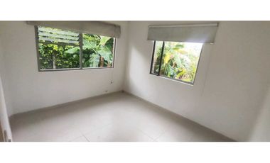 Casalote de 1000 M2 en 650 mill en La Mesa Cund, a 10 min del pueblo.