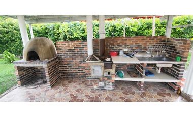 Casalote de 1000 M2 en 650 mill en La Mesa Cund, a 10 min del pueblo.