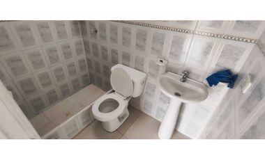 Casalote de 1000 M2 en 650 mill en La Mesa Cund, a 10 min del pueblo.