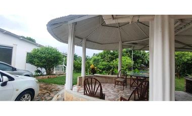 Casalote de 1000 M2 en 650 mill en La Mesa Cund, a 10 min del pueblo.