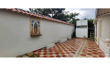 Casalote de 1000 M2 en 650 mill en La Mesa Cund, a 10 min del pueblo.