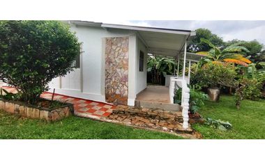 Casalote de 1000 M2 en 650 mill en La Mesa Cund, a 10 min del pueblo.