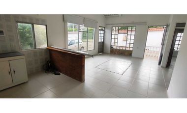 Casalote de 1000 M2 en 650 mill en La Mesa Cund, a 10 min del pueblo.