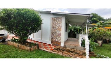 Casalote de 1000 M2 en 650 mill en La Mesa Cund, a 10 min del pueblo.