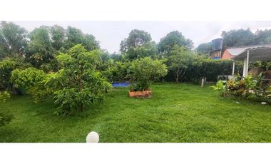 Casalote de 1000 M2 en 650 mill en La Mesa Cund, a 10 min del pueblo.