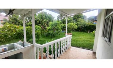 Casalote de 1000 M2 en 650 mill en La Mesa Cund, a 10 min del pueblo.