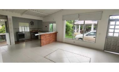 Casalote de 1000 M2 en 650 mill en La Mesa Cund, a 10 min del pueblo.