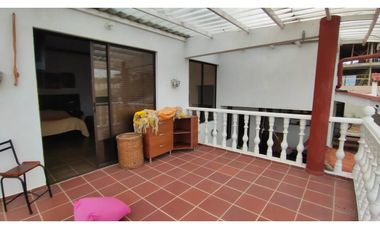 Casa campestre de 262 M2 en 379 mill en La Mesa Cund, URBANA