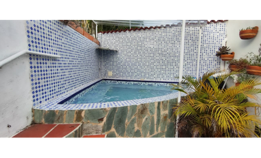 Casa campestre de 262 M2 en 379 mill en La Mesa Cund, URBANA