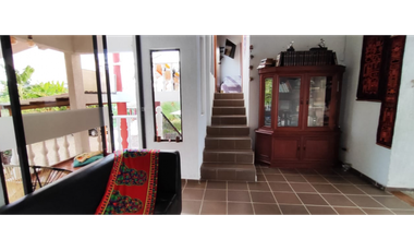 Casa campestre de 262 M2 en 379 mill en La Mesa Cund, URBANA