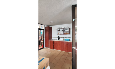 Casa campestre de 262 M2 en 379 mill en La Mesa Cund, URBANA