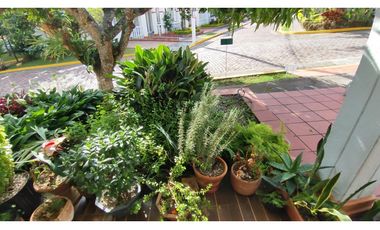 hermosa casa en conjunto de 410 mill en La Mesa Cund, un piso