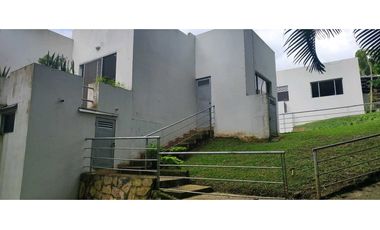 Venta de casa campestre de 1225 M2 en 679 mill en La Mesa Cund, Col.
