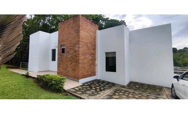 Venta de casa campestre de 1225 M2 en 679 mill en La Mesa Cund, Col.