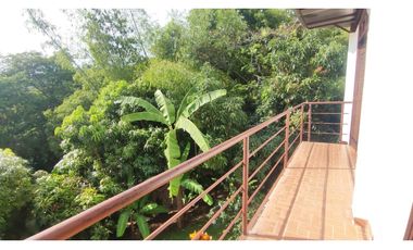 venta de casa campestre en condominio de 2000 M2 en La Mesa Cund.