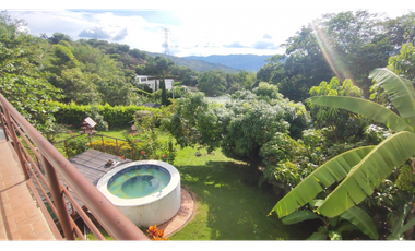 venta de casa campestre en condominio de 2000 M2 en La Mesa Cund.