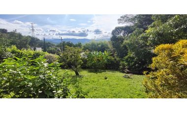 venta de casa campestre en condominio de 2000 M2 en La Mesa Cund.