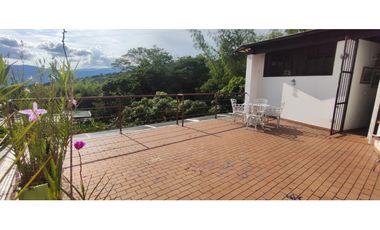 venta de casa campestre en condominio de 2000 M2 en La Mesa Cund.