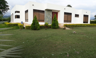 venta de casa campestre en condominio de 1704 M2 en 870 mill