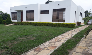 venta de casa campestre en condominio de 1704 M2 en 870 mill