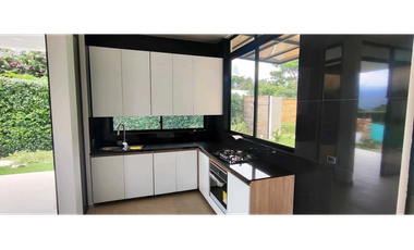 Casa campestre para estrenar en La Mesa Cund, COL con piscina