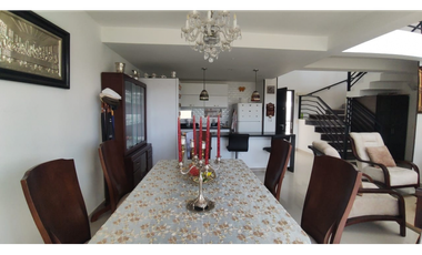 Se vende penthouse de 178 M2 en 700 mill en La Mesa Cund, COL.