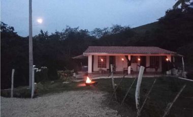 Venta de finca de 1 hectárea de 450 mill en Tocaima Cund, COL