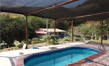 Venta de finca de 1 hectárea de 450 mill en Tocaima Cund, COL
