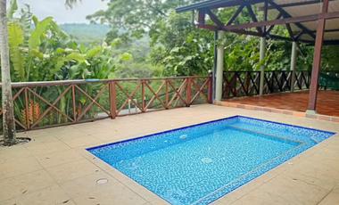 Finca de 1 hectárea con casa y piscina, en La Mesa Cund, COL