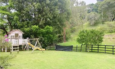 Finca de 1 hectárea con casa y piscina, en La Mesa Cund, COL