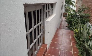 Venta de Casa de 190 m2 en 650 mill neg, en Mesitas del Colegio cund.