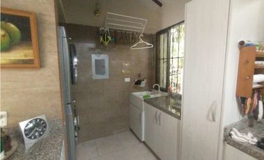 Se vende casa campestre de 280 M2 en 650 mill en La Mesa Cund, COL.