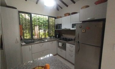 Se vende casa campestre de 280 M2 en 650 mill en La Mesa Cund, COL.