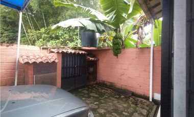 Se vende casa campestre de 280 M2 en 650 mill en La Mesa Cund, COL.