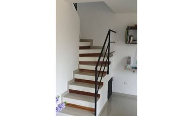 Se vende casa urbana de 68 M2 en 350 mill neg en La Mesa Cund.