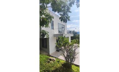 Casa campestre de 2550 M2 en 600 mill en La Mesa Cund COL