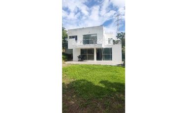 Casa campestre de 2550 M2 en 600 mill en La Mesa Cund COL