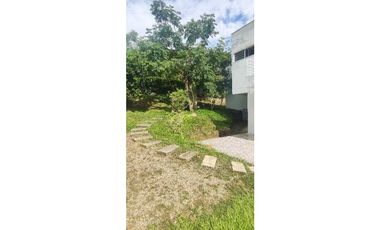 Casa campestre de 2550 M2 en 600 mill en La Mesa Cund COL