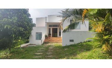 Casa campestre de 2550 M2 en 600 mill en La Mesa Cund COL